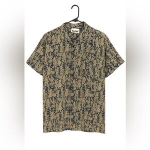 Savini Men’s 100% silk blue and white patterned button-up shirt.  Size Medium